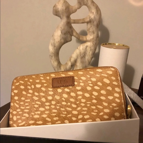 UGG Idyllwild zip around wallet - Picture 2 of 8